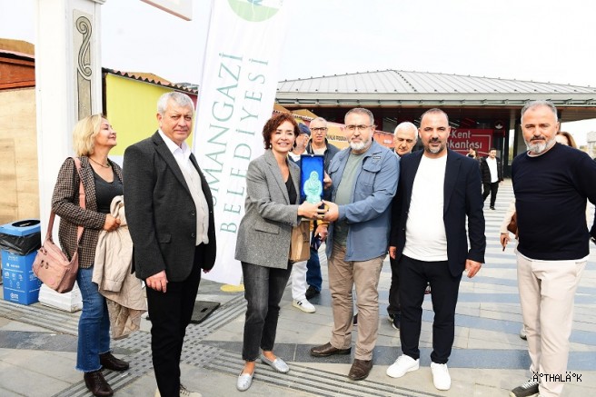 Osmangazi’de Kitap Dolu Günler Sürüyor 