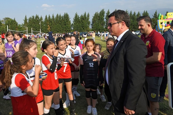 Osmangazi’de Kız Çocukları İçin Mini Voleybol Şenliği 