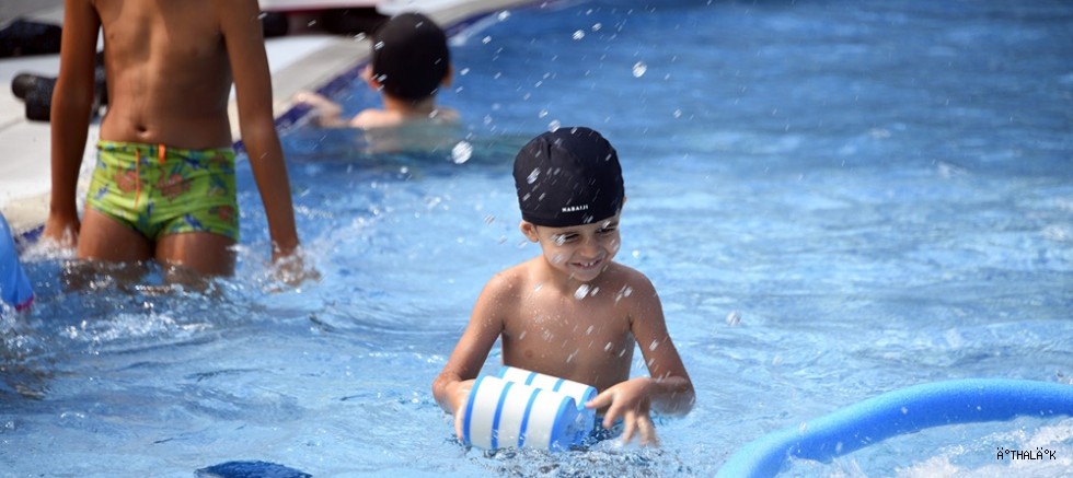 Osmangazi’de Minikler Yaz Tatilinde Yüzmeyi Öğrendi 