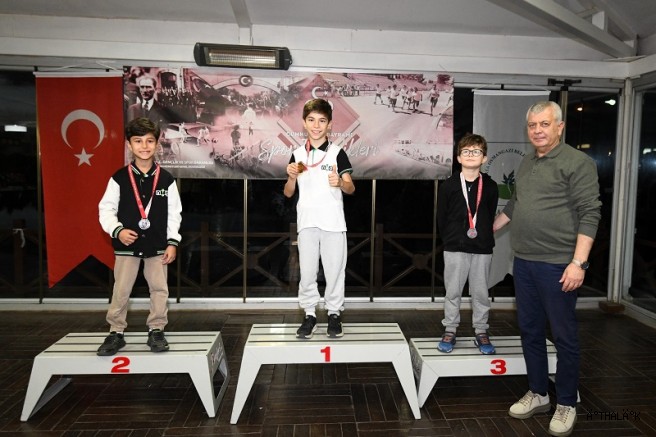 Osmangazi’de Satranç Ustaları Kupalarına Kavuştu