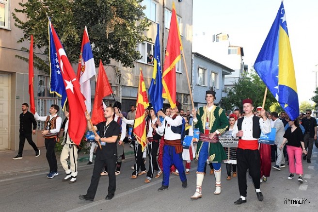 Osmangazi’de Uluslararası Balkan Festivali Renkli Görüntülerle Start Aldı