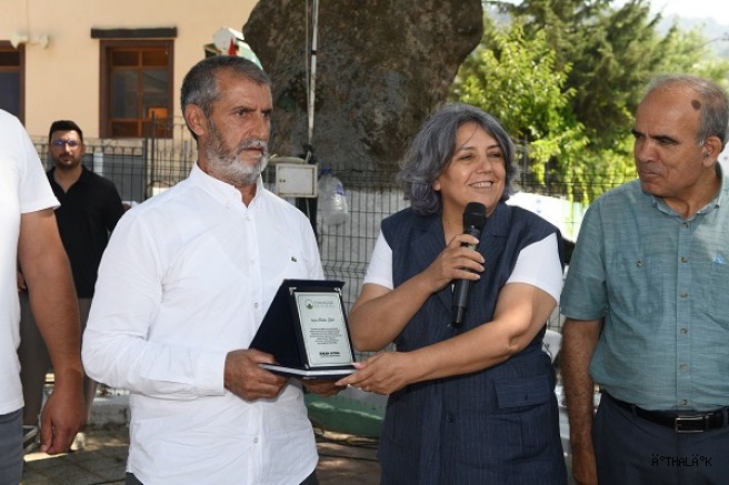 Osmangazi’nin Gönüllü Temizlik Elçilerine Teşekkür Plaketi