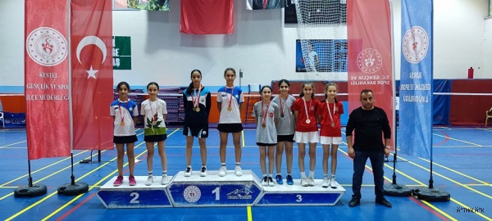 Osmangazili Badmintoncular Madalyaya Doydu