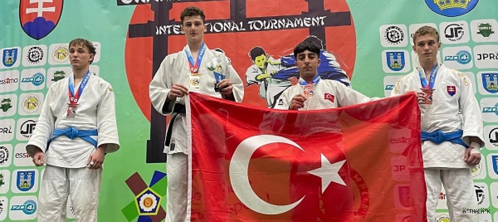 Osmangazili Judoculardan Tarihi Başarı