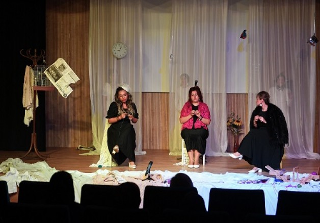 Osmangazili Kadınlar Kozalar Oyunu ile İzleyici Karşısında