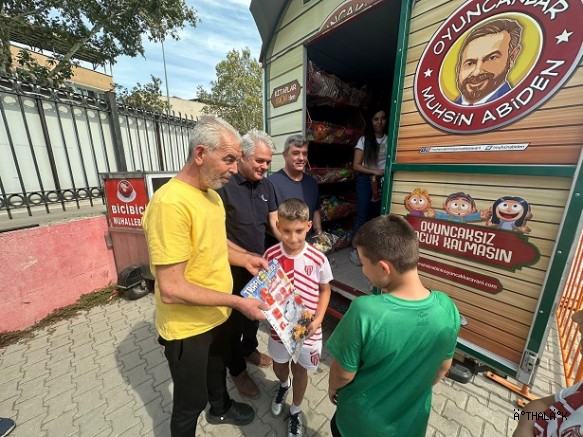 Oyuncak Karavanı Çocukları Sevindirdi