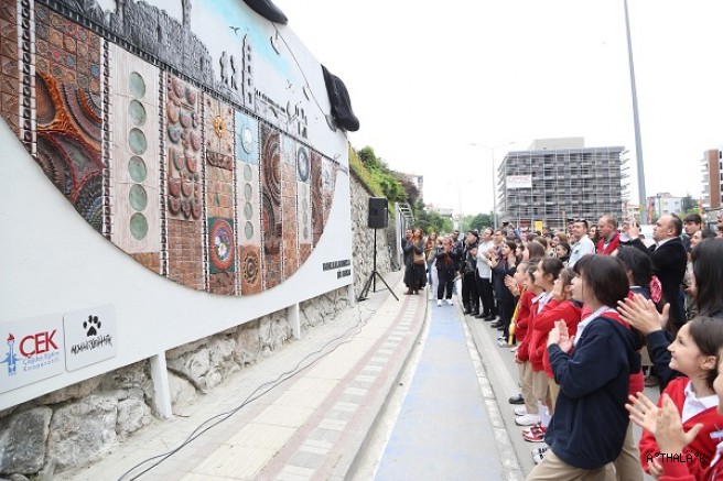 Özel Gereksinimli Bireylerden 770 Parçalık Seramik Pano