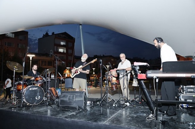 Pancar Deposu'nda Açık Havada Sinema Keyfi