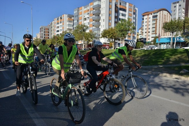 ‘Renkli Pedallar’ Sağlıklı Bir Çevre İçin Çevrildi
