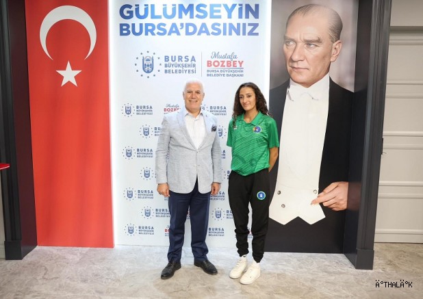 Şampiyon Sporculardan Başkan Bozbey’e Ziyaret