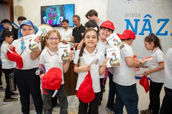 Şehir Tiyatrosu ‘Hansel ve Gretel’i Çocuklarla Buluşturdu