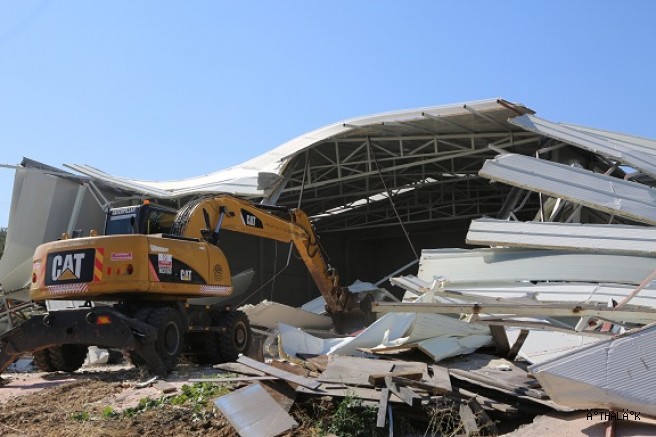 Tahtalı’da Kaçak Yapı Yıkıldı