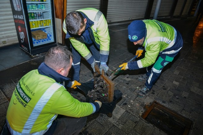 Tarihi Çarşı ve Hanlar Bölgesinde Gece Mesaisi