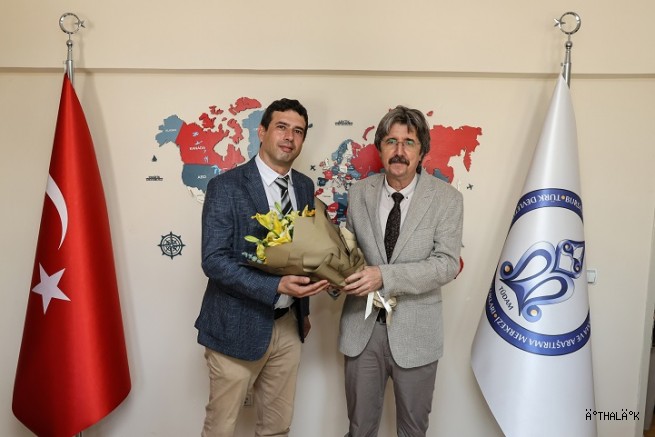 TÜDAM'da Bayrak Değişimi