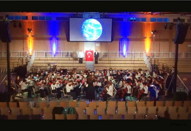 Türkiye'yi Tek Başına Temsil Eden Bursa Zeki Müren Güzel Sanatlar Lisesi  Almanya'da Parladı