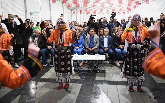 Üreten Kadınlar Cumhuriyet İçin Bir Araya Geldi