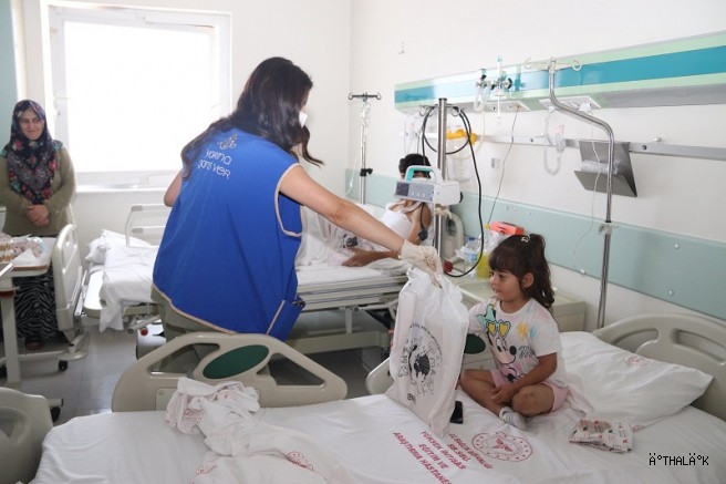 YASAV'dan Hastane Ziyareti ve Aşure İkramı