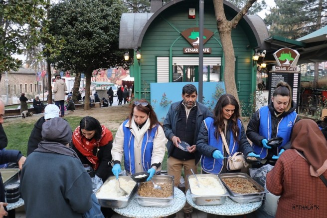 YASAV'dan Ulucami Bahçesinde İftar Geleneği