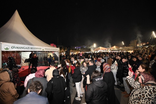 Yeni Yıl Festivali’nde Şarkılar Bursalıların İçini Isıttı