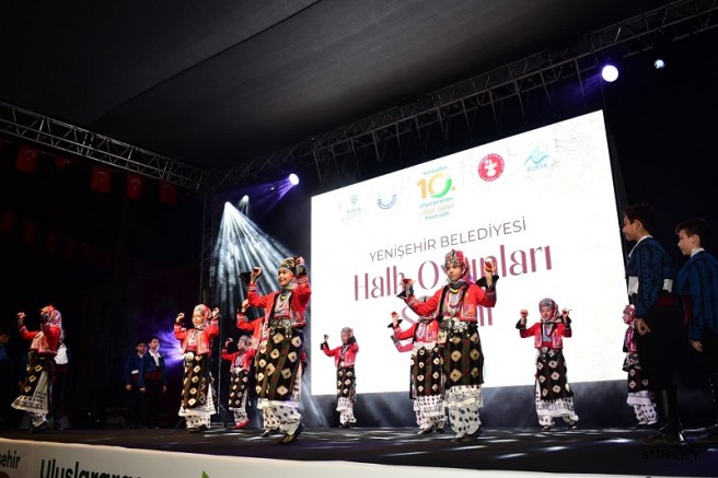 Yenişehir'de Çocuklar Festival Sahnesinde
