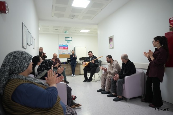 Yenişehir'de Hastalara Moral Konseri
