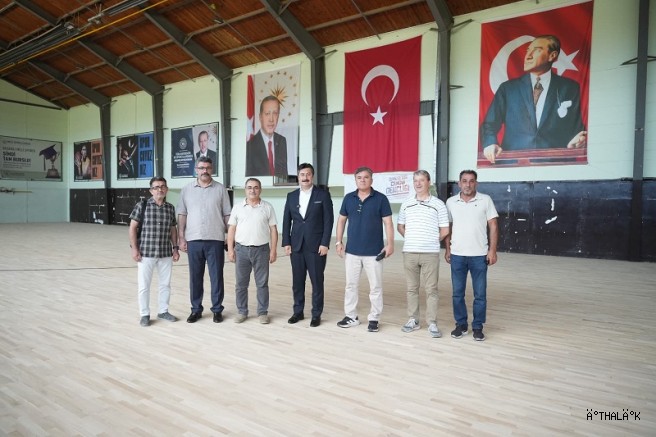 Yenişehir Kapalı Spor Salonu’nun Zemini Yenileniyor