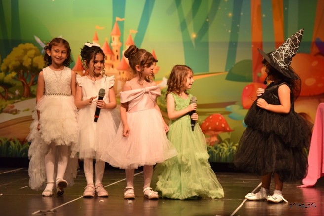 Yıldırımlı Miniklerin Mezuniyet  Sevinci