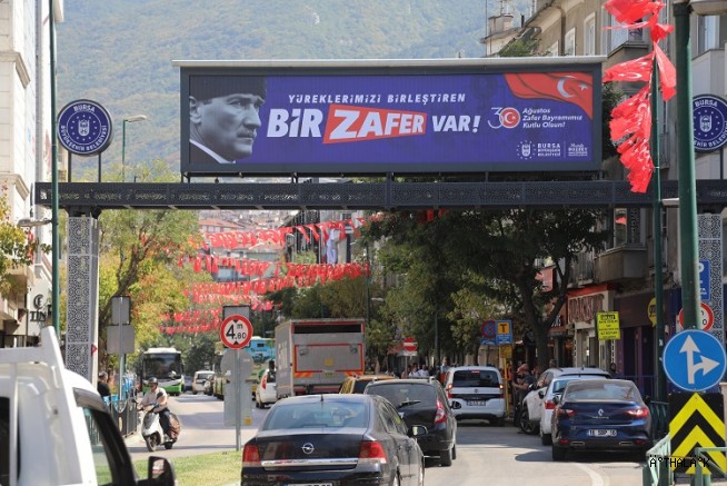 Zafer Bayramı Coşkusu Bursa'nın Her Köşesinde!