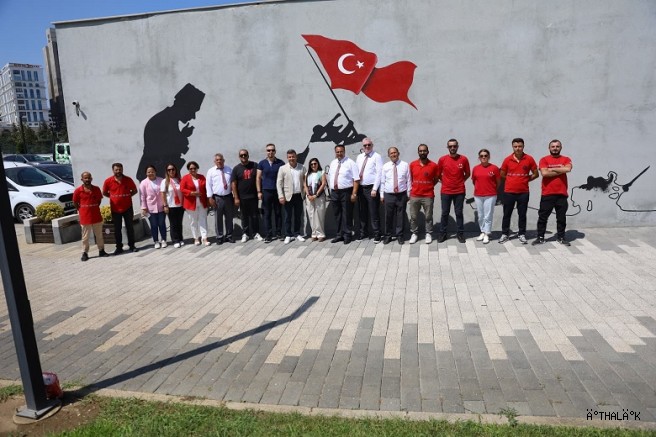 Zafer Ruhu, Şehitlik Abidesi Duvarlarına Yansıtıldı